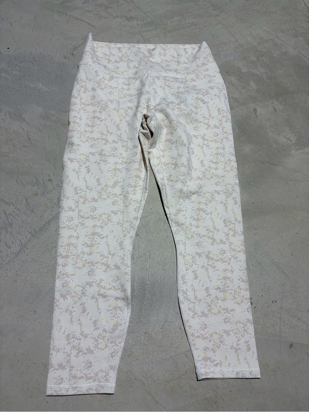 Fabletics NWT Define high-waisted soft white 7/8 leggings large MSRP$70